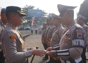 Kapolres Purbalingga Beri Penghargaan Personel Berprestasi