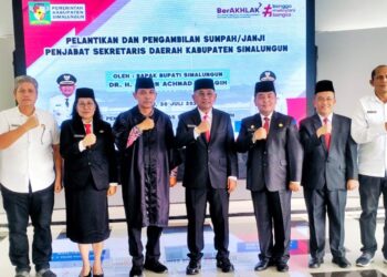 Bupati Simalungun Lantik Albert Rismawanto Saragih, SIP, M.Si Sebagai Pj Sekda