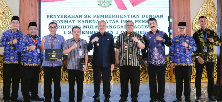 195 ASN Banyumas Terima SK Pensiun