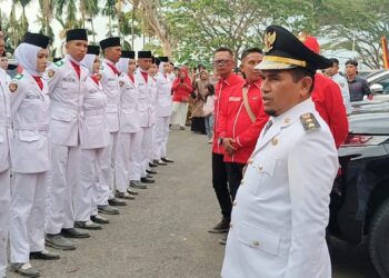Wakil Bupati Solok Pimpin Upacara Penurunan Bendera Merah Putih HUT RI ke- 80