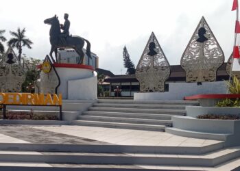 Renungan 80 Tahun Merdeka, Negeri Ini Penuh Lipstik Dan Intrik Politik,  (Catatan : Widoyo Satmoko, Wartawan Koran SINAR PAGI)