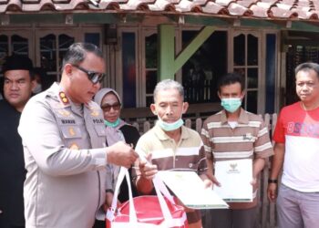 Kapolres Blora Salurkan Bantuan untuk Korban dan Relawan Kebakaran Sumur Minyak