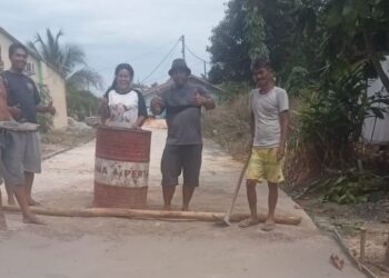 Kebersamaan Gotong Royong Warga dan Kelompok Tani Rt.20/R.09 Kelurahan Banjar Xll Kecamatan Tanah Putih Kabupaten Rohil, Patut Dicontoh