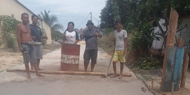 Kebersamaan Gotong Royong Warga dan Kelompok Tani Rt.20/R.09 Kelurahan Banjar Xll Kecamatan Tanah Putih Kabupaten Rohil, Patut Dicontoh