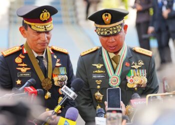 Kapolri dan Panglima TNI Apresiasi Antusiasme Warga dalam Upacara HUT RI ke-80 di Istana