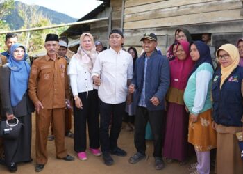 Bupati Solok Kunjungi Warga yang Membutuhkan Bantuan di Jorong Lurah Ingu