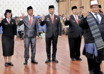 Bupati Simalungun Lantik Mixnon Andreas Simamora Sebagai Sekda Simalungun