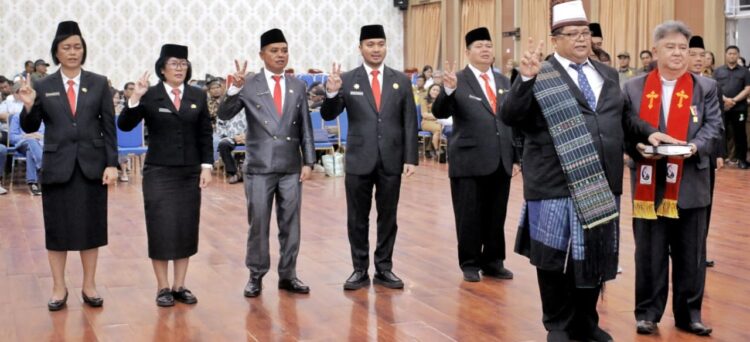 Bupati Simalungun Lantik Mixnon Andreas Simamora Sebagai Sekda Simalungun
