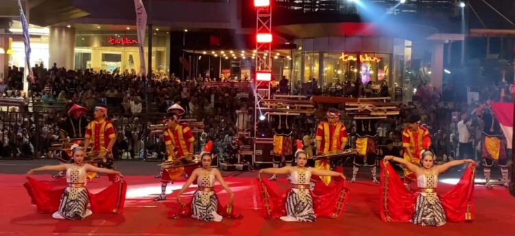 Festival Kenthongan Banyumas Sedot Puluhan Ribu Penonton, Bupati Sadewo : Kenthongan Wujud Keguyuban dan Semangat Gotong Royong