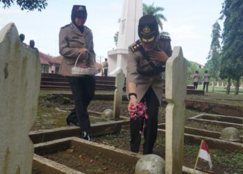 Polwan Purbalingga Gelar Ziarah di TMP Purbosaroyo Sambut HUT ke-77