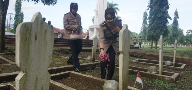 Polwan Purbalingga Gelar Ziarah di TMP Purbosaroyo Sambut HUT ke-77