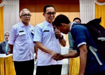 Sekda Subang Tinjau Proses Penyerahan Rekening Bantuan Bagi Pedagang Terdampak Penertiban Bangunan Liar Di Kec Ciater