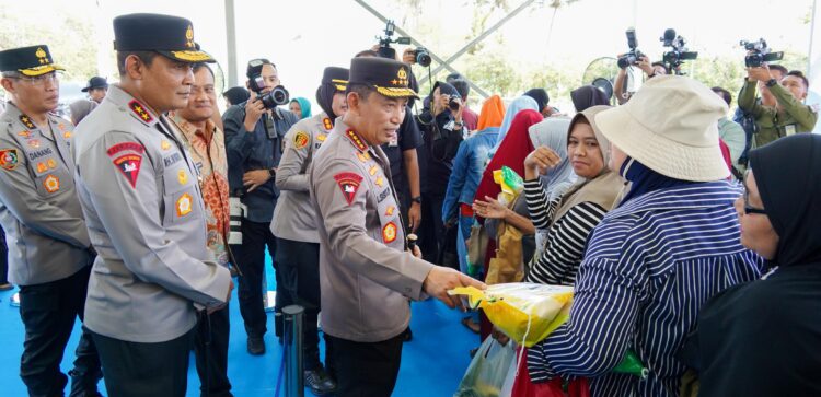 Jaga Stabilitas Pangan, GPM Polri Salurkan 6 Ton Beras SPHP di Pebelan Semarang