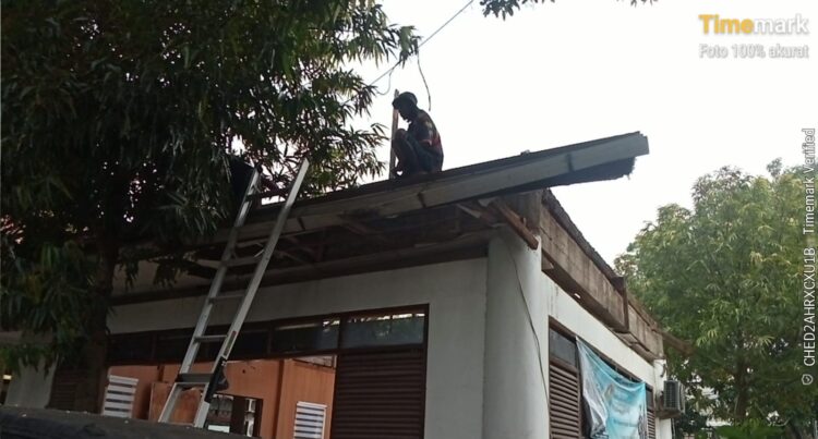 Rehabilitasi Pendopo Kecamatan Cipocok Jaya Diduga Minim Pengawasan dan Abaikan K3 ( Kesehatan dan Keselamatan Kerja)