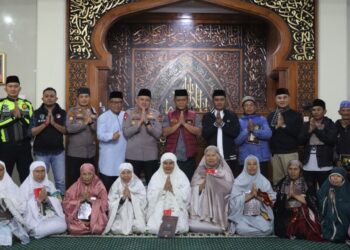 Kapolda Sumbar Gelar Subuh Berjamaah Bersama Masyarakat di Masjid Ummi Alahan Panjang