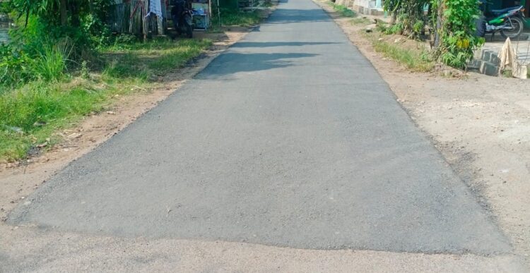 Miris !!! Pekerjaan Jalan Hotmix Diduga Asal Jadi Oleh CV Mirsel