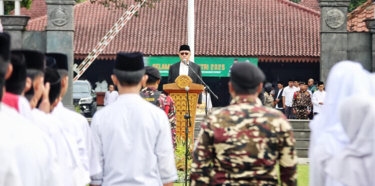 Bupati Banyumas Pimpin Apel Hari Santri