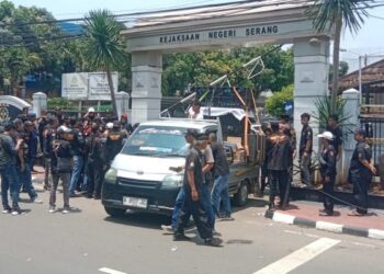 Ormas LAPBAS Indonesia Datangi Kejari Serang, Pertanyakan DUMAS Kades & Kepsek Diduga Korupsi