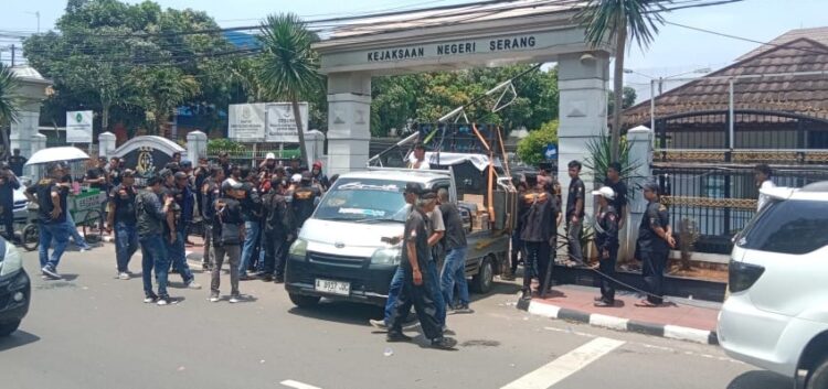 Ormas LAPBAS Indonesia Datangi Kejari Serang, Pertanyakan DUMAS Kades & Kepsek Diduga Korupsi