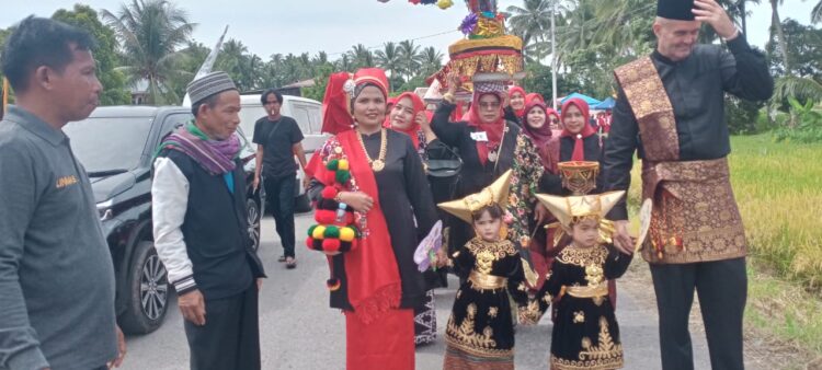 Festival Lima Danau Kembali Bergulir di Solok: Ribuan Warga Padati Danau Tuo Ujung Ladang, Gulai Pisang Karuak Jadi Primadona!