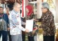 Bupati Banyumas Serahkan 97 SK Pensiun PNS