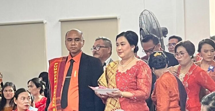 Ketum Nababan Parholong Bpk Santo Nababan.SH Menekankan Pentingnya Menjadi Berkat Dan Terang Di Acara Partangiangan 13 Oktober 2025
