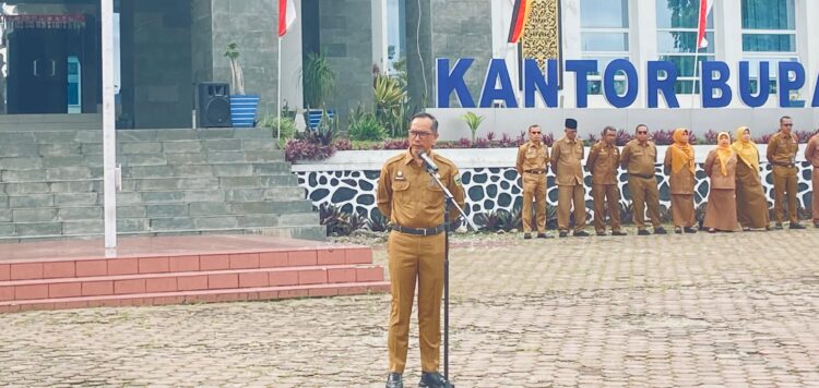 Sekda Medison Ingatkan Kedisiplinan dan Konsistensi dalam Melayani Masyarakat