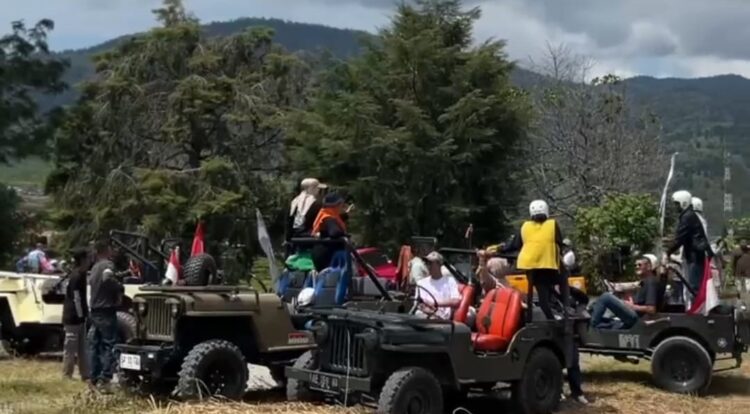 Pelepasan Touring Jeep, Offroad Mobil Tua Berlangsung Meriah