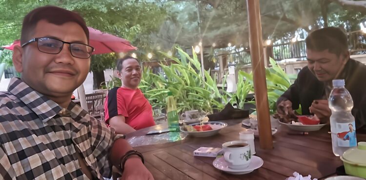 Gendeng Kumat, Kiamat Sudah : Dualisme Kepemimpinan, Siapa Diuntungkan dan Siapa Dirugikan?