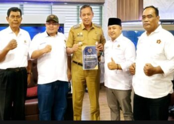 PWI Bekasi Raya Serahkan Kajian dan Rekomendasi Tata Kelola TJSL/CSR kepada Wali Kota Bekasi