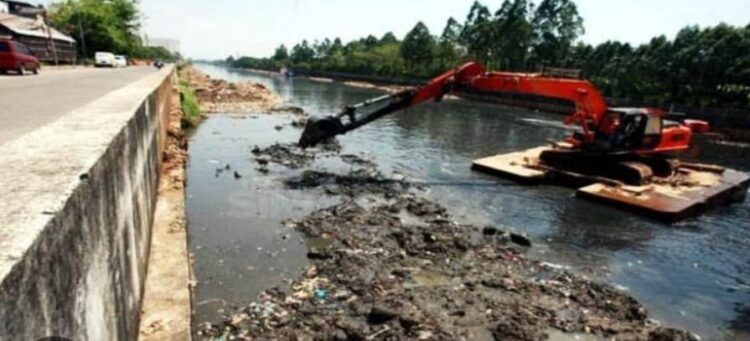 Dinas Sumber Daya Air, Bina Marga, dan Bina Kontruksi, (SDA-BMBK) Pastikan Normalisasi Sungai Atasi Banjir di Kabupaten Bekasi