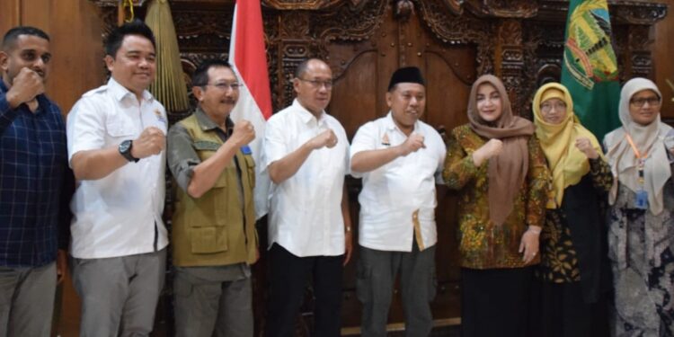 Bupati Banyumas Terima Bantuan Kebencanaan Dari Badan Nasional Penanggulangan Bencana