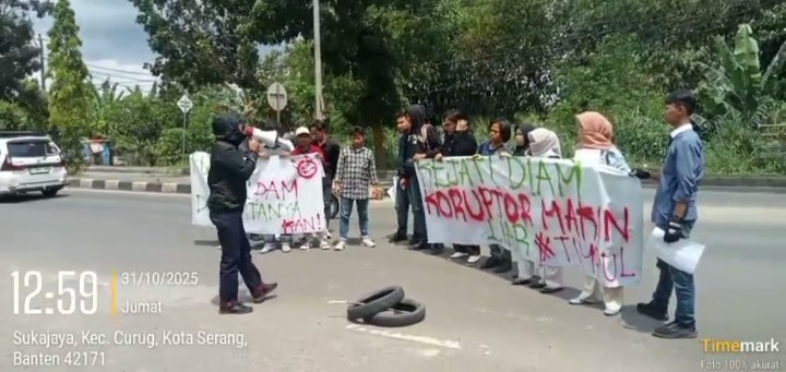 FMKSB  Gelar Aksi di Kejati Banten, Tuntut Perisa Dinas PUPR dan Bapnda, Dugaan Mark’up Sewa Gerai Samsat se Banten