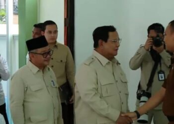 Kepala SDN Sukamaju 1, Mengajar di Hadapan Presiden Prabowo Pada Peluncuran Program Digitalisasi Pembelajaran