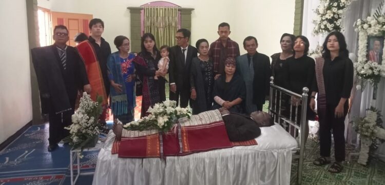 Keluarga Besar THB.M.Silalahi (Op Zevenia Doli) Berduka Cita Bersama Keluarga R.Hutajulu Istri, di Jalan Rela Kiri Parluasan Kecamatan Siantar Utara Kabupaten Simalungun