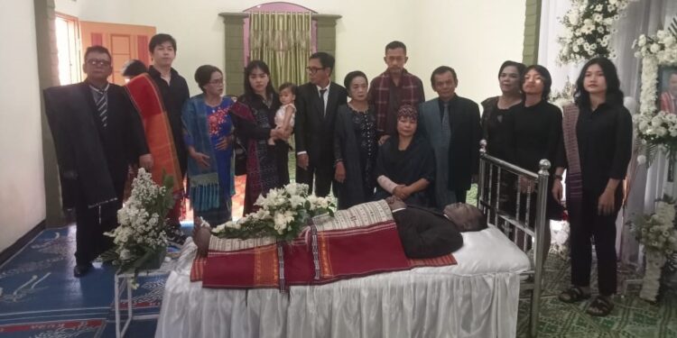 Keluarga Besar THB.M.Silalahi Op Zevania Doli Berduka Cita Bersama Keluarga R.Hutajulu Istri, di Jalan Rela Kiri Parluasan Kecamatan Siantar Utara Kabupaten Simalungun