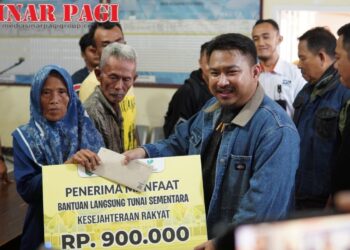 Bupati Subang Serahkan BLTS Kesra Tahun 2025,Kang Rey Berpesan Agar Digunakan Untuk Kebutuhan Pokok