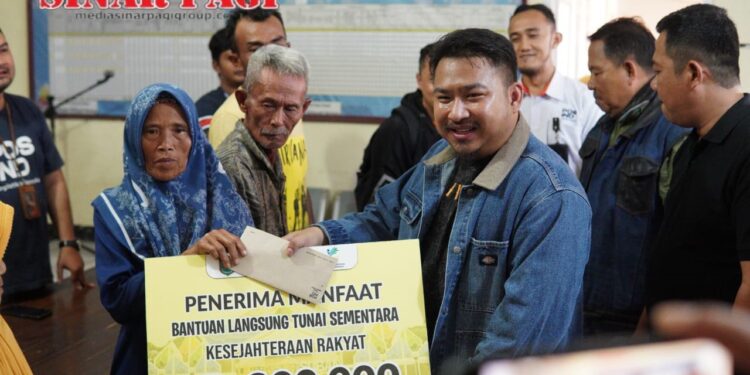 Bupati Subang Serahkan BLTS Kesra Tahun 2025,Kang Rey Berpesan Agar Digunakan Untuk Kebutuhan Pokok