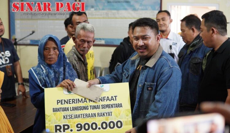 Bupati Subang Serahkan BLTS Kesra Tahun 2025,Kang Rey Berpesan Agar Digunakan Untuk Kebutuhan Pokok