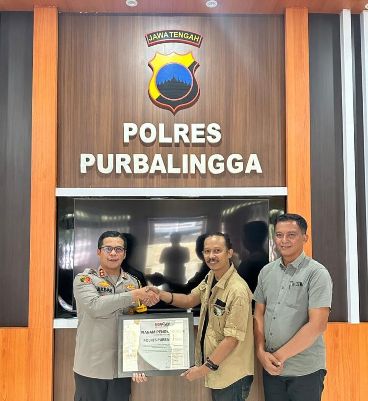 Polres Purbalingga Terima Penghargaan dari Komunitas Seni Purbalingga