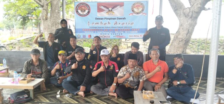 LSM Lembah Arasia Rapat Koordinasi Dan Konsolidasi Di Warung Putri Kuning Kawasan Wisata Gudang Peluru Suramadu
