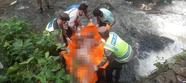 Mayat Pria Ditemukan di Bendungan Sungai Tideng, Polisi Lakukan Pemeriksaan