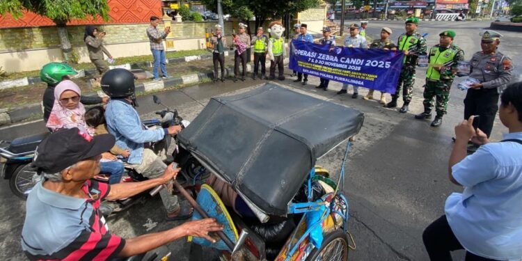 Sosialisasi Terpadu Operasi Zebra Candi 2025, Polres Purbalingga Hadirkan Badut dan Wayang