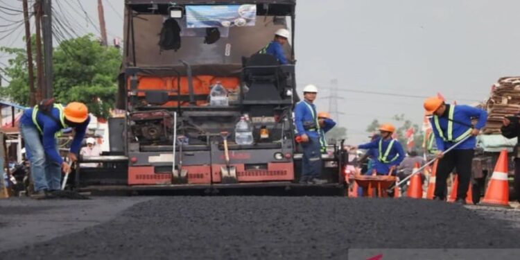 Dinas Sumber Daya Air,Bina Marga dan Bina Kontruksi Pemkab Bekasi, Prioritaskan Perbaikan Jalan Rusak Sepanjang 323 Km
