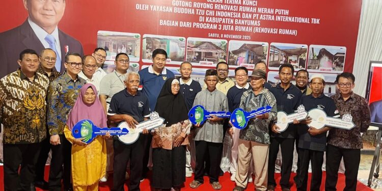 Menteri Perumahan dan Kawasan Permukiman Tinjau Renovasi Rumah di Banyumas
