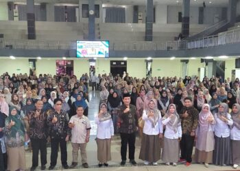 Ratusan Orang Tua Murid SD Negeri Ledug Kembaran Ikuti Seminar Parenting