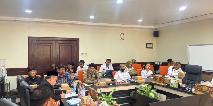 Bumi Laras Manunggal Desak Penguatan Raperda Pelestarian Budaya Surabaya dalam Audiensi Komisi D DPRD