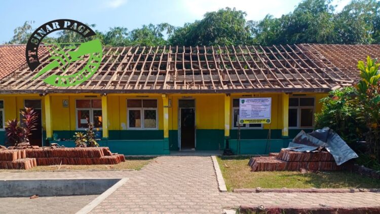 Miris!? CV Maju Rangga Jaya Pelaksana Rehabilitasi SDN Neglasari Rp. 119 Juta lebih, Pekerja Tanpa Gunakan K3