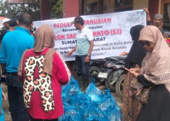 Solok Saiyo Sakato Salurkan Bantuan Sembako untuk Korban Banjir Bandang di Nagari Koto Sani