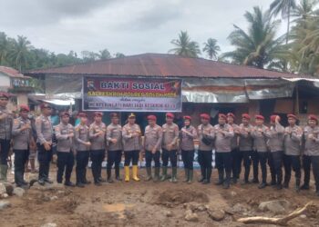 Kapolres Solok Kota Salurkan Bantuan Kemanusiaan untuk Korban Banjir: “Semoga Meringankan Beban Saudara Kita”